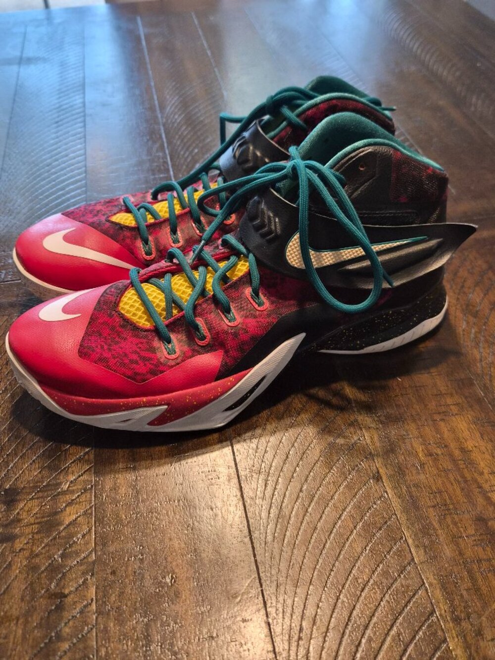 Nike Lebron Zoom Soldier 8 Premium Christmas 688579-016 Men's Size 14
